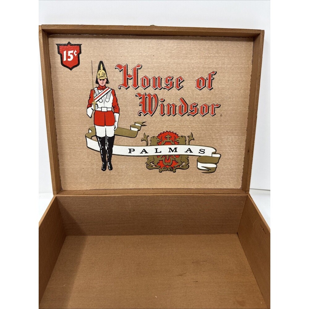 Vintage House of Windsor, Cedar Wood Cigar Box 1950’s 15 cents latched - Picture 2 of 11